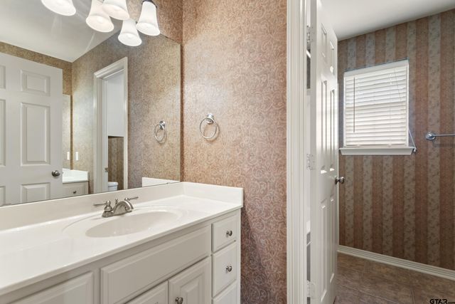 518 Susie, Chandler, TX 75758