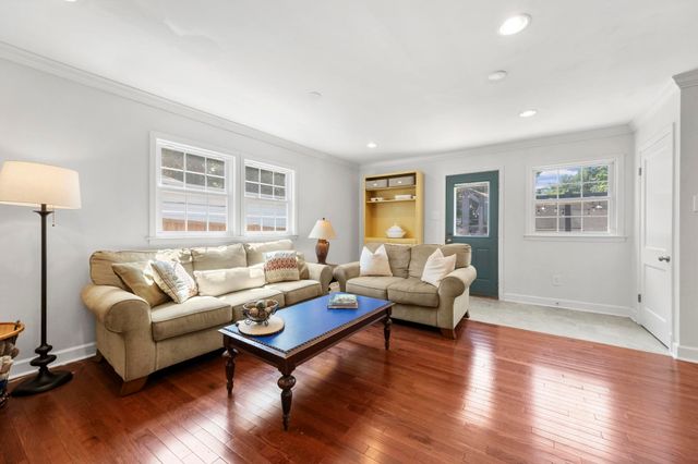 385 HOLMES CIR, Memphis, TN 38111