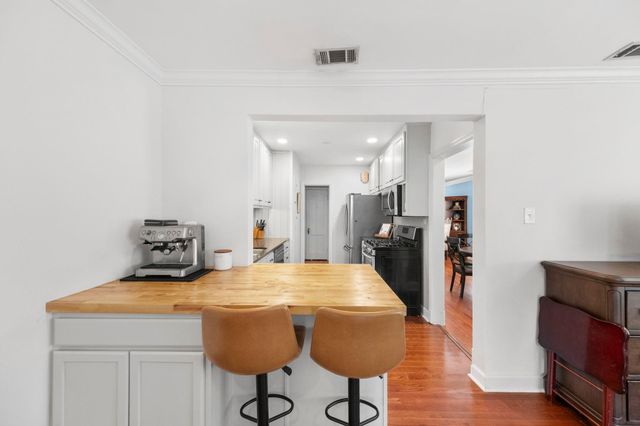 385 HOLMES CIR, Memphis, TN 38111