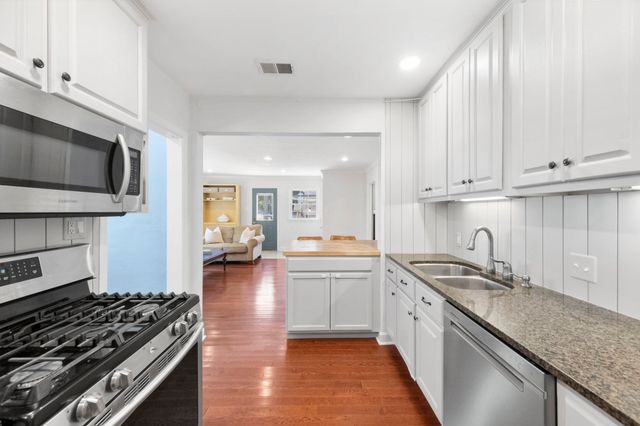 385 HOLMES CIR, Memphis, TN 38111