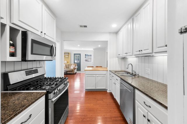 385 HOLMES CIR, Memphis, TN 38111