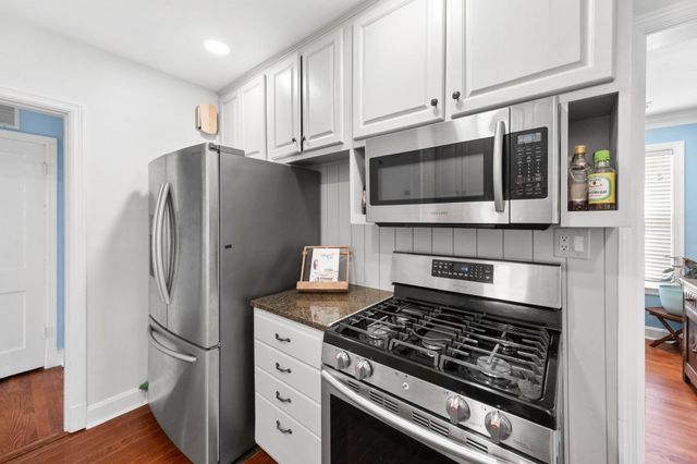 385 HOLMES CIR, Memphis, TN 38111