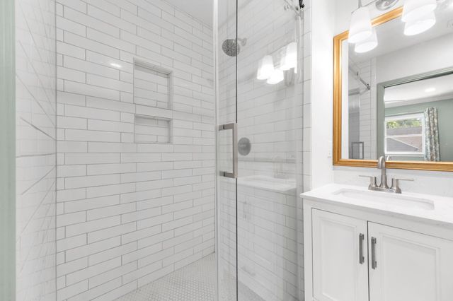 385 HOLMES CIR, Memphis, TN 38111