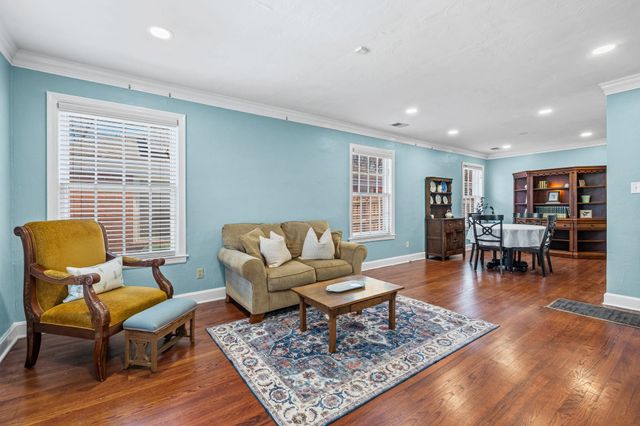 385 HOLMES CIR, Memphis, TN 38111