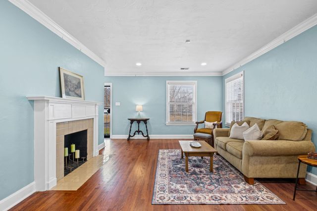 385 HOLMES CIR, Memphis, TN 38111