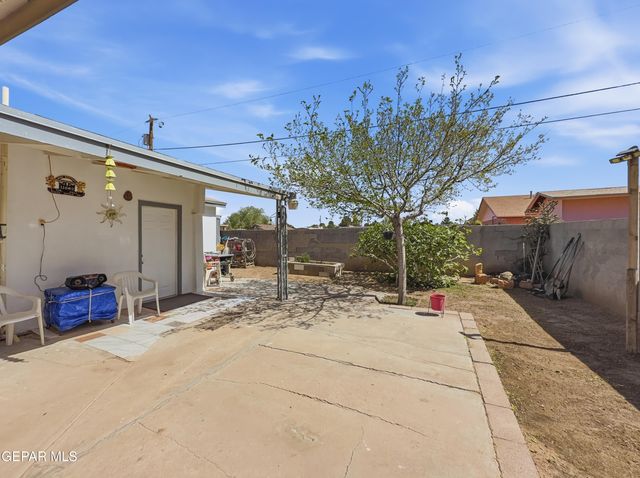 11513 DORIS Road, Socorro, TX 79927