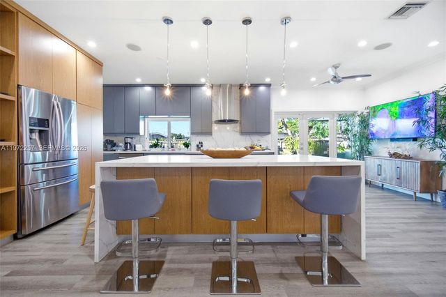 1871 NE 186th St, North Miami Beach, FL 33179