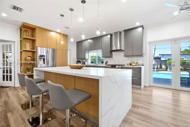 1871 NE 186th St, North Miami Beach, FL 33179