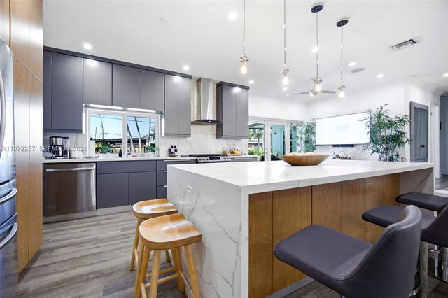 1871 NE 186th St, North Miami Beach, FL 33179