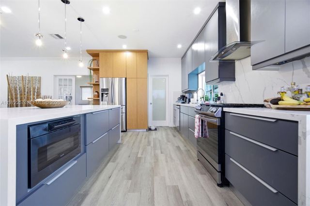 1871 NE 186th St, North Miami Beach, FL 33179