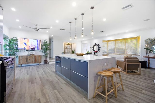 1871 NE 186th St, North Miami Beach, FL 33179