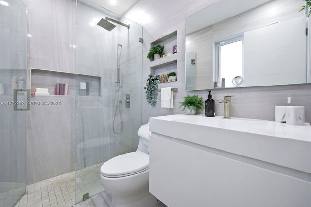 1871 NE 186th St, North Miami Beach, FL 33179