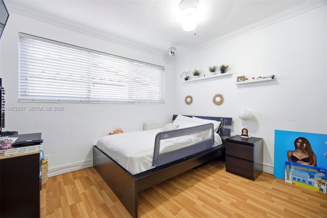 1871 NE 186th St, North Miami Beach, FL 33179