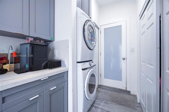 1871 NE 186th St, North Miami Beach, FL 33179