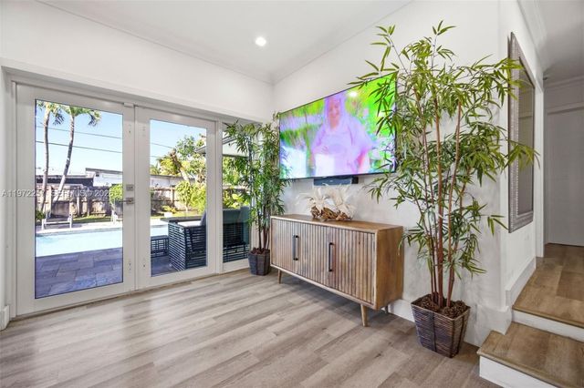 1871 NE 186th St, North Miami Beach, FL 33179