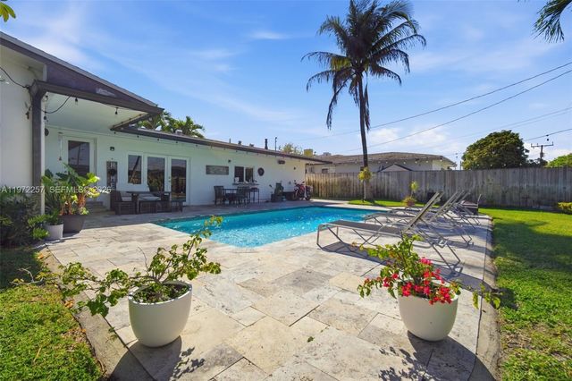 1871 NE 186th St, North Miami Beach, FL 33179