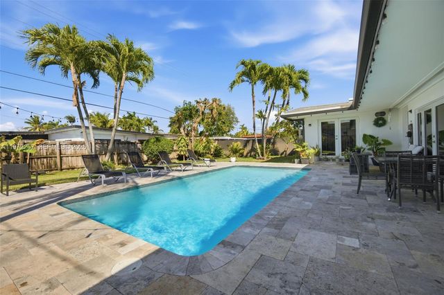 1871 NE 186th St, North Miami Beach, FL 33179