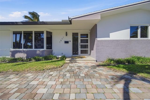 1871 NE 186th St, North Miami Beach, FL 33179