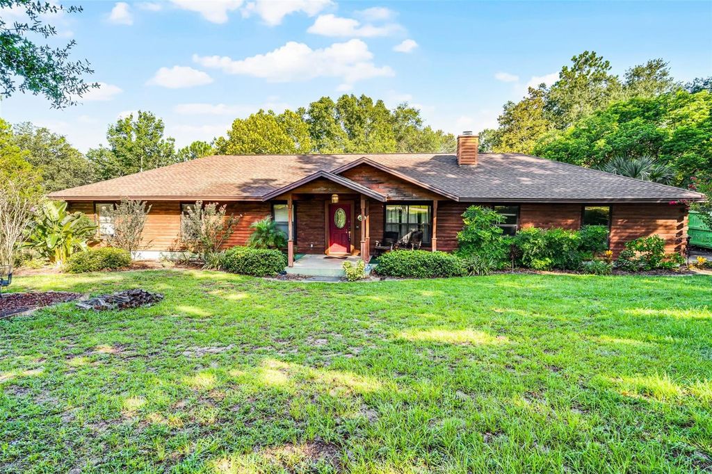 Image 1 of property listing at 4703 MEADOWLAND DRIVE, Mount Dora, FL 32757