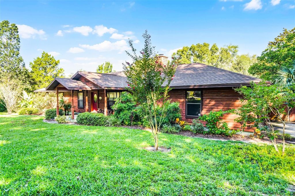 Image 2 of property listing at 4703 MEADOWLAND DRIVE, Mount Dora, FL 32757