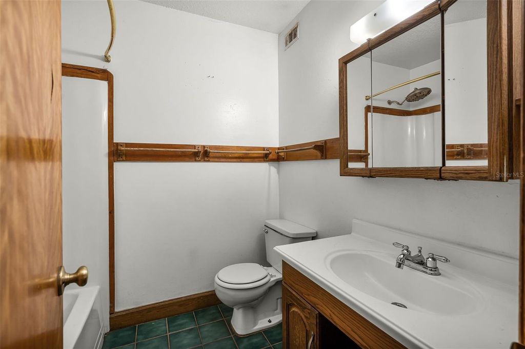 Image 16 of property listing at 4703 MEADOWLAND DRIVE, Mount Dora, FL 32757