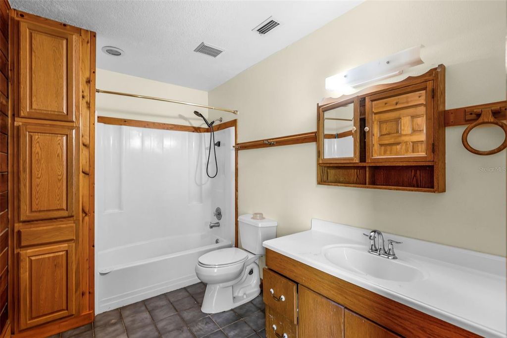 Image 19 of property listing at 4703 MEADOWLAND DRIVE, Mount Dora, FL 32757