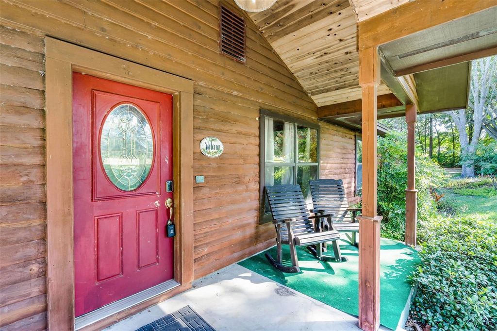 Image 4 of property listing at 4703 MEADOWLAND DRIVE, Mount Dora, FL 32757