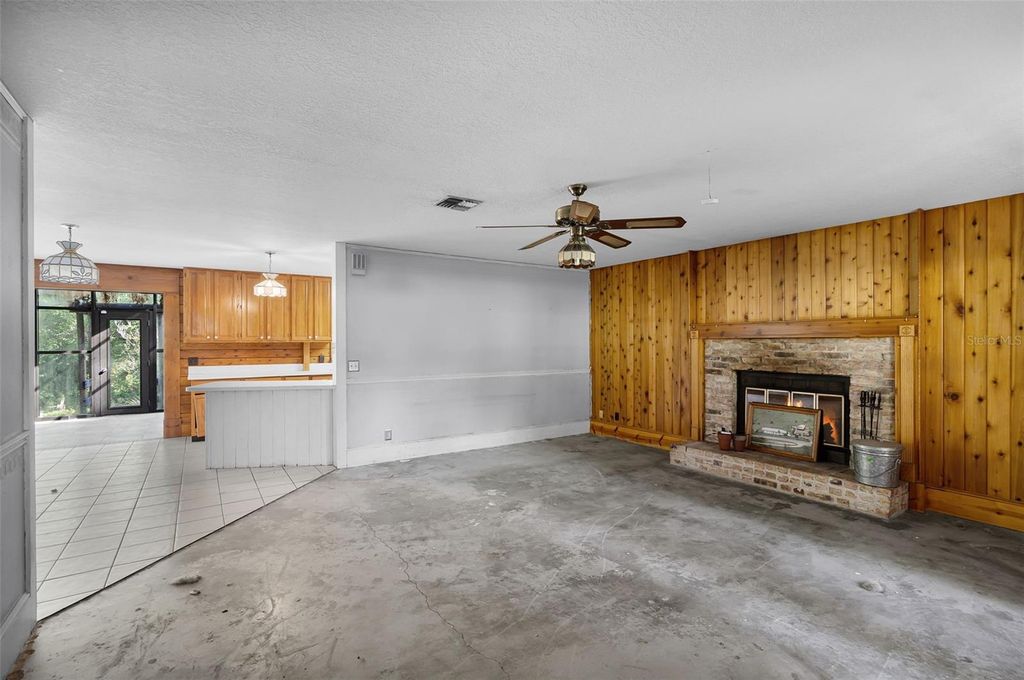 Image 5 of property listing at 4703 MEADOWLAND DRIVE, Mount Dora, FL 32757