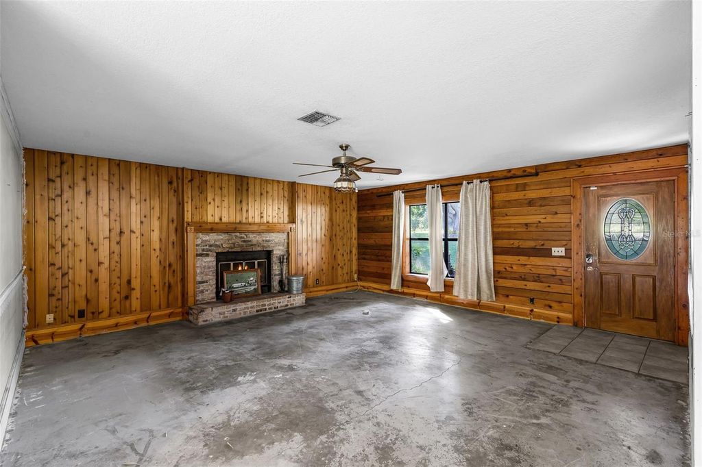 Image 6 of property listing at 4703 MEADOWLAND DRIVE, Mount Dora, FL 32757