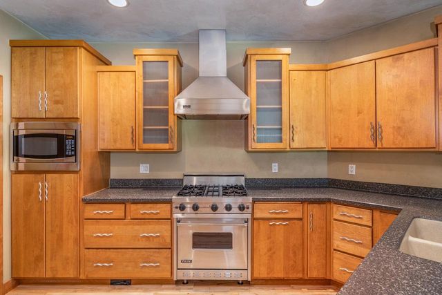 140 THACKERY DRIVE, Oshkosh, WI 54904