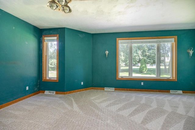 140 THACKERY DRIVE, Oshkosh, WI 54904