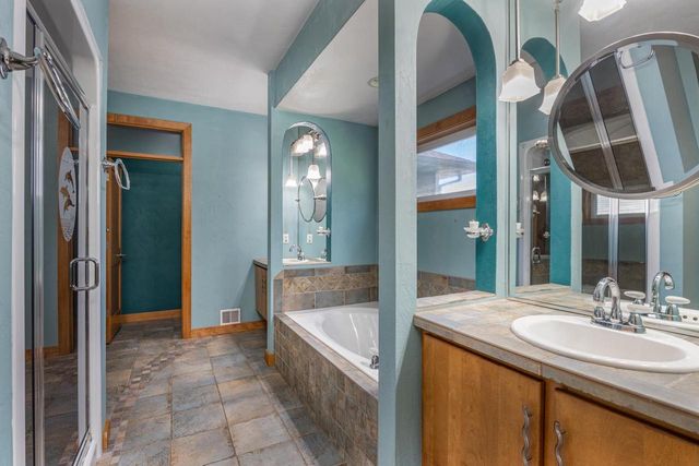 140 THACKERY DRIVE, Oshkosh, WI 54904