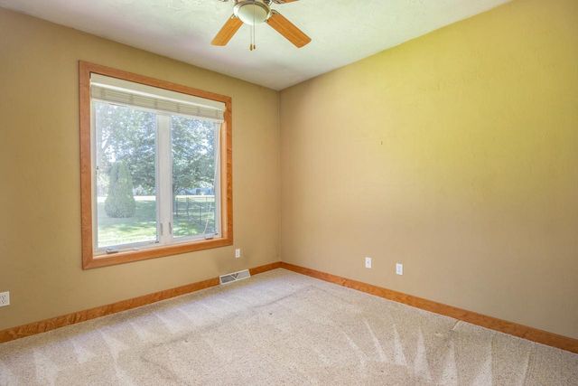 140 THACKERY DRIVE, Oshkosh, WI 54904