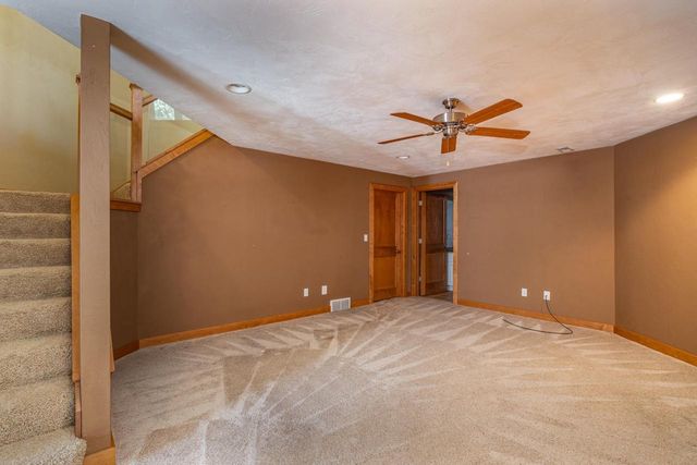 140 THACKERY DRIVE, Oshkosh, WI 54904