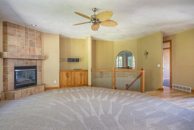 140 THACKERY DRIVE, Oshkosh, WI 54904