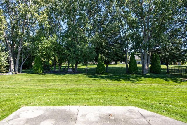 140 THACKERY DRIVE, Oshkosh, WI 54904