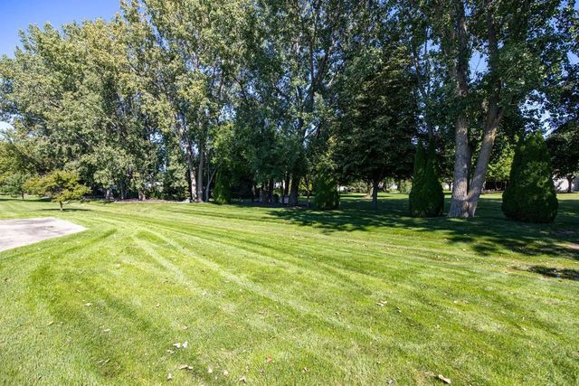 140 THACKERY DRIVE, Oshkosh, WI 54904