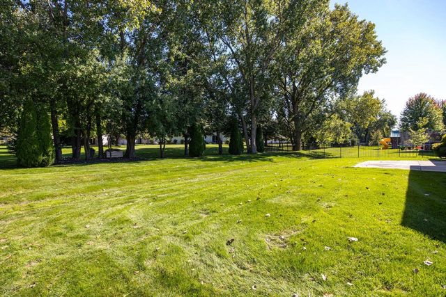 140 THACKERY DRIVE, Oshkosh, WI 54904