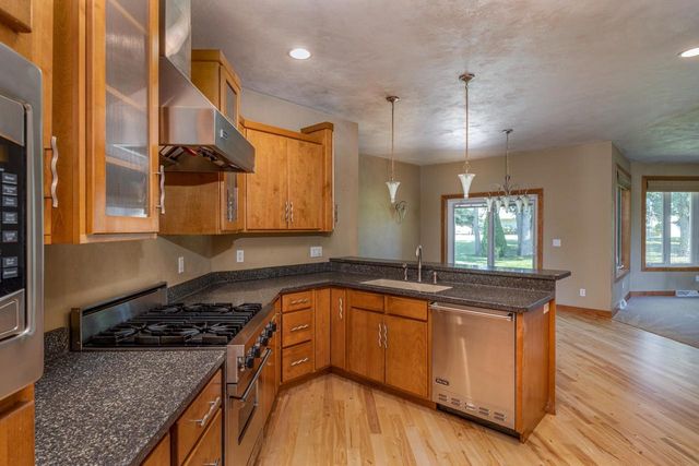 140 THACKERY DRIVE, Oshkosh, WI 54904