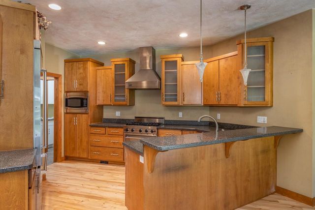 140 THACKERY DRIVE, Oshkosh, WI 54904