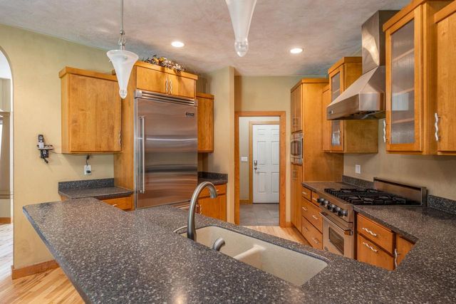 140 THACKERY DRIVE, Oshkosh, WI 54904