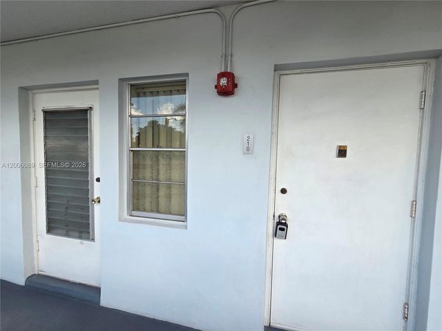 1000 NE 14th Ave 210, Hallandale Beach, FL 33009