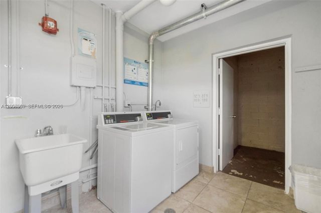 1000 NE 14th Ave 210, Hallandale Beach, FL 33009