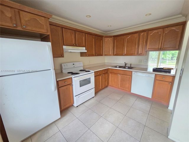 1000 NE 14th Ave 210, Hallandale Beach, FL 33009