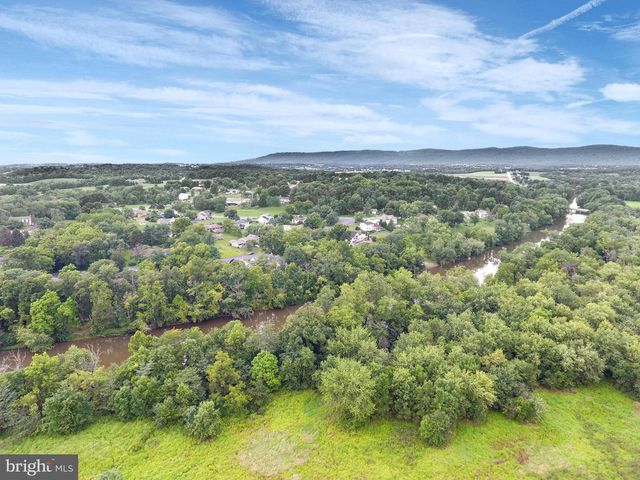 7 BRUBACKER DR, Carlisle, PA 17013