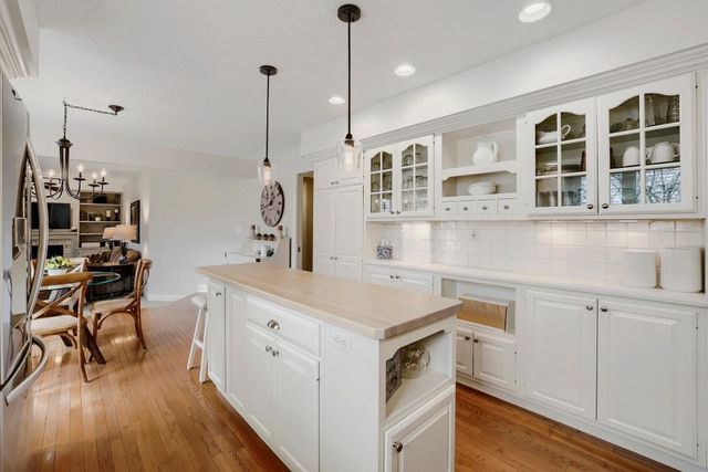 1085 Oak Circle, Medina, MN 55391