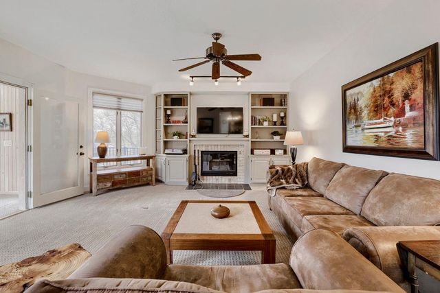 1085 Oak Circle, Medina, MN 55391