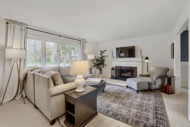 1085 Oak Circle, Medina, MN 55391