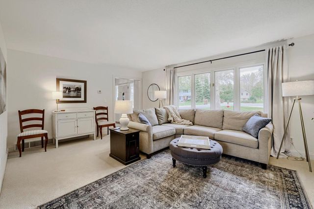 1085 Oak Circle, Medina, MN 55391