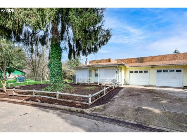 556 CINDERELLA Loop, Eugene, OR 97404